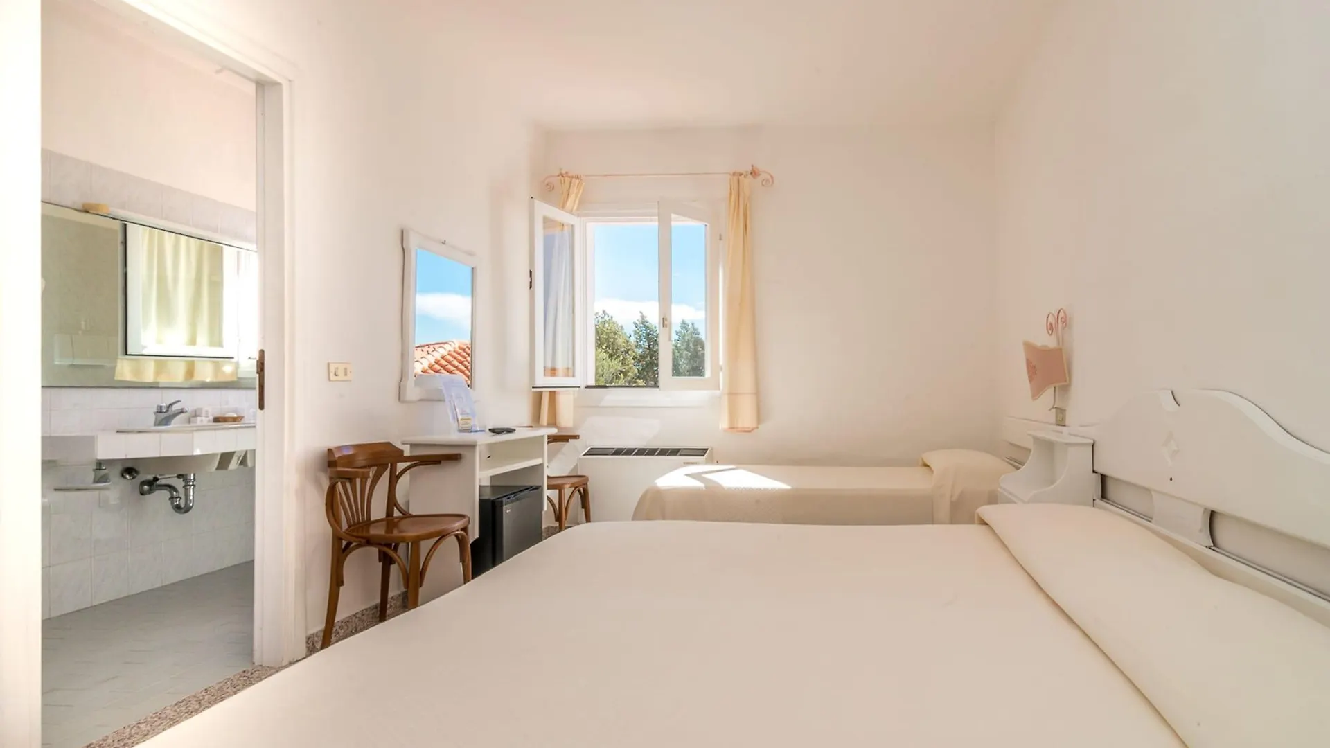 Hotel 3 Botti Baja Sardinia 3*,  Italy