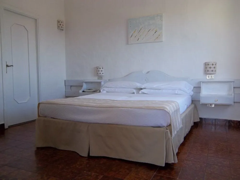 Hotel 3 Botti Baja Sardinia 3*,