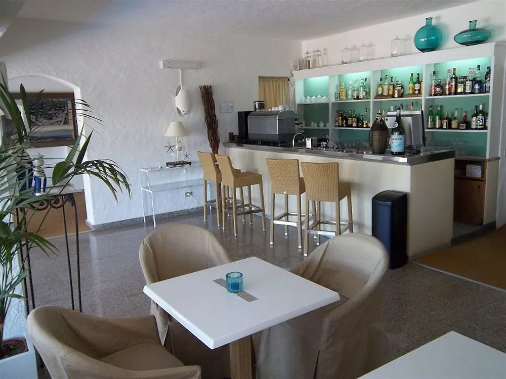 Hotel 3 Botti بايا سردينيا 3*,