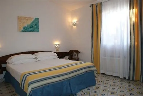 Hotel 3 Botti بايا سردينيا